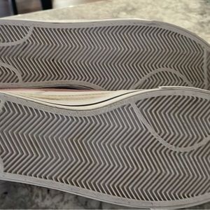 Women’s Nike size 9